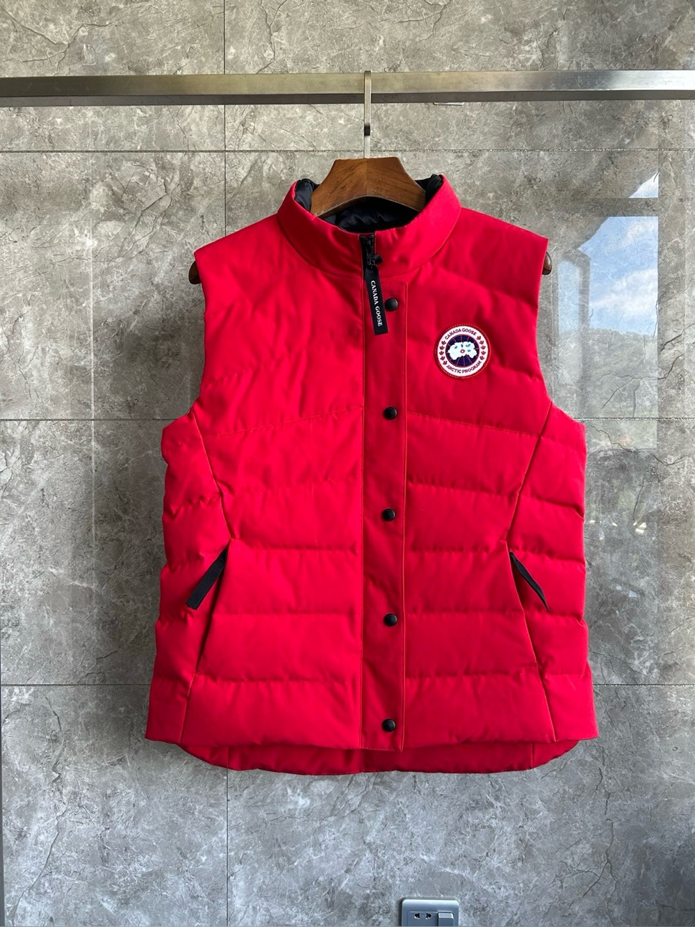 ๐Canada Goose Red Quilted Puffer Vest with Patch